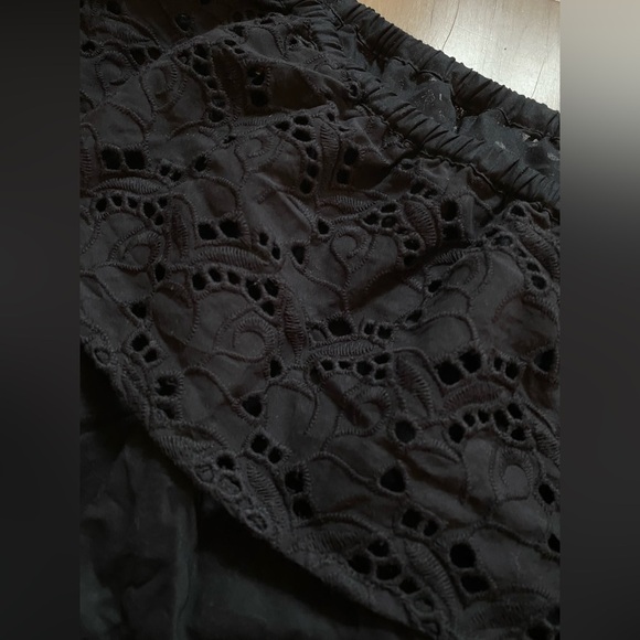 Banana Republic Black Off Shoulder Top Women sz XL Petite Eyelet Sleeveless NWT - Picture 4 of 6